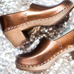 New, Sandgrens, Brett closed-back clogs, bronze, European size 39=US size 8.5